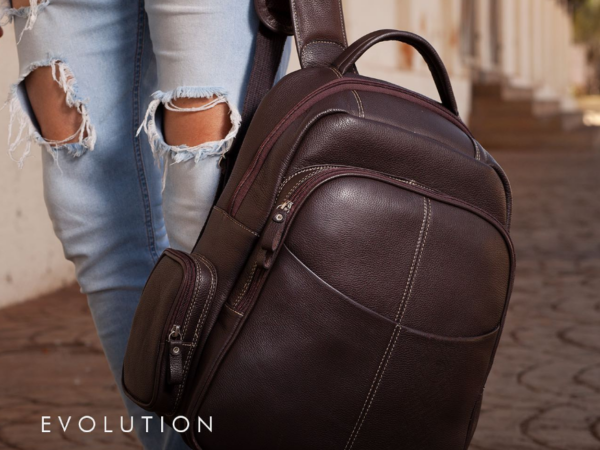 Mochila de couro legítimo: entenda a durabilidade e o valor deste item premium