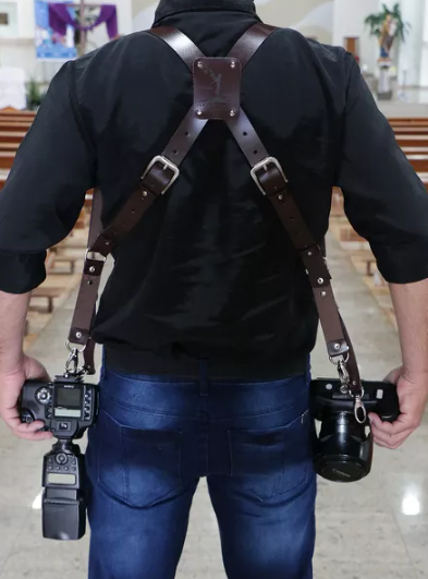 Como a alça dupla para câmera pode otimizar o trabalho de um fotógrafo?